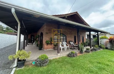 Casa de tijolinho à vista próxima ao centro de timbó