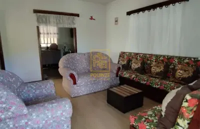 Charmosa casa com grande espaço externo em rio dos cedros - próxima à barragem