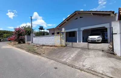 Exclusividade - casa com amplo quintal no bairro pomeranos