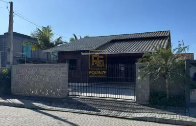 Residência mobiliada com piscina perto da praia de piçarras