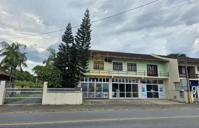 Casa semi mobiliada e com salas comerciais no bairro das capitais