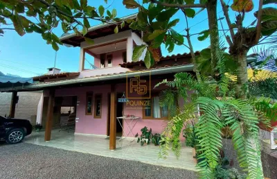 Casa aconchegante com depósito e área de festa no bairro são pedro velho