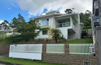 Belíssima casa com piscina aquecida e área de festas em timbó