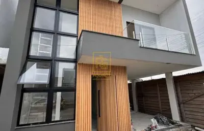 Sobrado próximo ao mar no bairro itacolomi em balneário piçarras