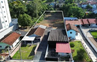 Imóvel completo com casa, kitnets e galpão no bairro quintino