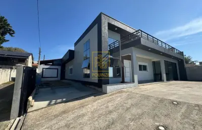 Casa com vista para o mar e alto padrão de acabamento a apenas 30 metros da praia