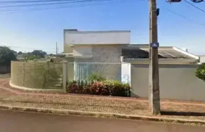 Casa com 3 quartos à venda na Rua Espanha, 1095, Centro, Cambé