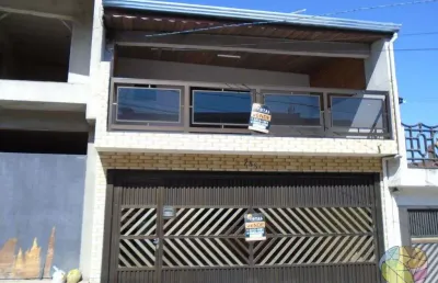 Ótima casa para venda com 04 dormitórios e 01 salão comercial