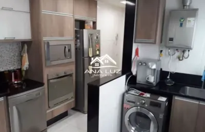 Apartamento moderno, com excelente acabamento e móveis planejados de alto padrão. ambientes climatizados, bem iluminados e prontinhos para morar. porteira fechada, a apenas 5 minutos da praia.