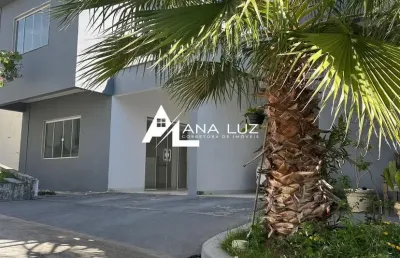 Casa moderna em condomínio exclusivo. projeto inteligente, suítes espaçosas e excelente localização, próxima ao centro de bacaxá. conforto, praticidade e segurança em um só lugar.