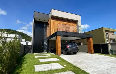 Casa em condomínio fechado com 3 quartos para alugar na Rua Ivo José Rebello, 610, Santa Regina, Camboriú