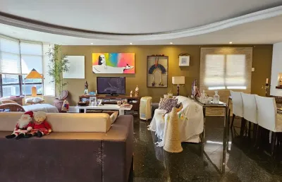 Casa com personalidade! 3 dorms(1 suite) + lavabo + depend. completa + churrasqueira! 190m² 2 vagas