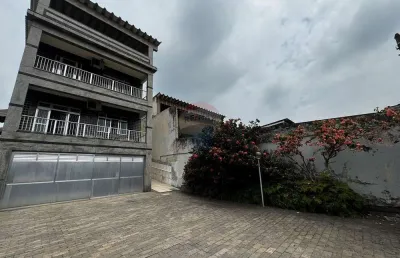 Casa triplex de 185m²  à venda por r$ 473.000,00 em duque de caxias!
