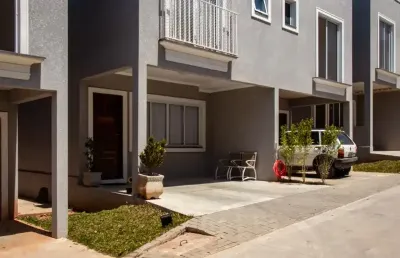 Villagio em santana de parnaíba tem somente 3 sobrados para venda aceita financiamento bancário pega carro como entrada