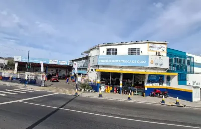 Vendo  distribuidora-atacadista e varejista de lubrificantes.