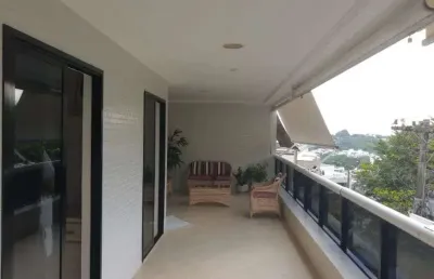 Apartamento de frente, no quebra coco, 4 quartos, suíte, com 140 m2.