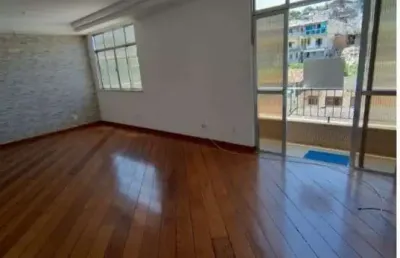 O apartamento vazio no jardim carioca, 3 quartos, com 100 m2.