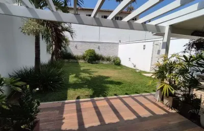 Maravilhosa casa duplex no coração do jardim guanabara, com 4 quartos, 4 suítes, modernizada!
