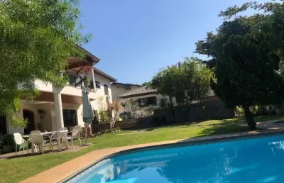 Casa à venda, condomínio fechado, com 984 m2 com 7 quartos na barra da tijuca - rio de janeiro - rj