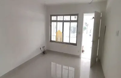 Vila santa catarina - casa de 120m² com 3 quartos, sala, 2 banheiros e vaga.