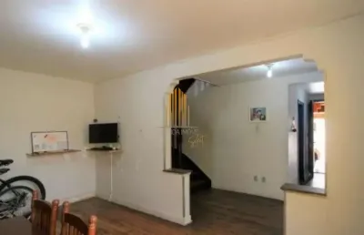 Sobrado residencial de 205m²  possuindo 3 dormitórios , 3 banheiros e  1 vaga á venda em água branca
