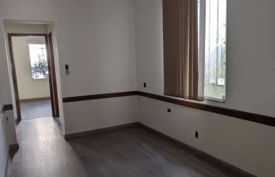 Aluga-se. sobrado amplo com 202m² de terreno e 197 m² construídos centro de santo andré