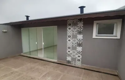 Cobertura com 2 suítes, churrasqueira, 2 vagas e elevador.