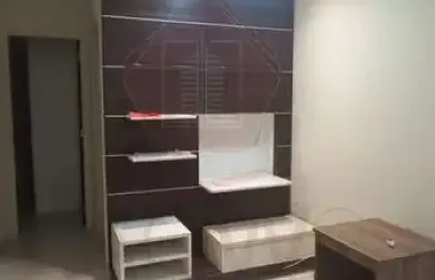 Apartamento com 2 quartos (1 planejado), cozinha planejada com fogão, 1 vaga coberta