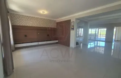 Imperdível casa à venda em  com 3 quartos, 2 suítes e 258m² de área - confira agora!