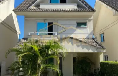 Linda casa em condomínio fechado no recreio dos bandeirantes