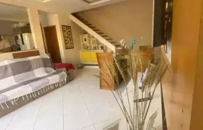Casa duplex com 02 dormitórios, ambos com sacada, a 05 minutos do park shoppping