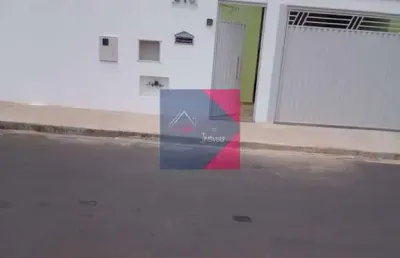 Uma bela casa com localização no bairro jardim aeroporto, com ótimo acabamento