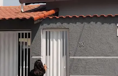 Uma linda casa, com localização no bairro arvore grande, com ótimo acabamento