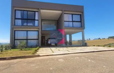 Uma casa de alto padrão localizada no condomínio gran royalle