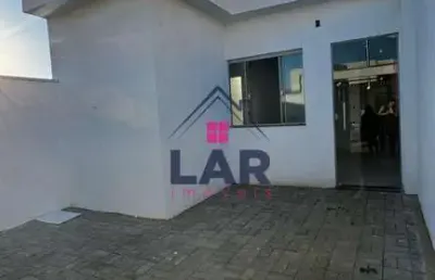 Vende-se casa com excelente acabamento, localizada no bairro parque real
