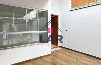 Vende-se casa localizada no parque real, com excelente acabamento