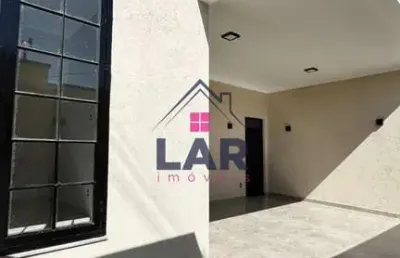 Vende-se casa localizada no bairro parque real, com excelente acabamento