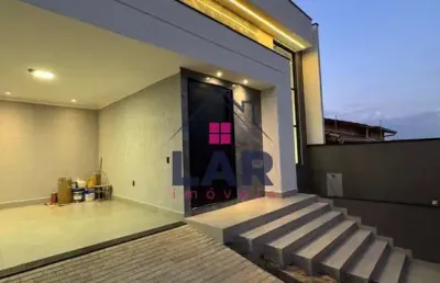 Vende-se casa com acabamento de luxo, e com excelente localização