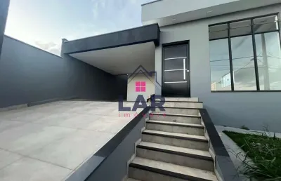 Vende-se está bela casa com excelente localização e acabamento