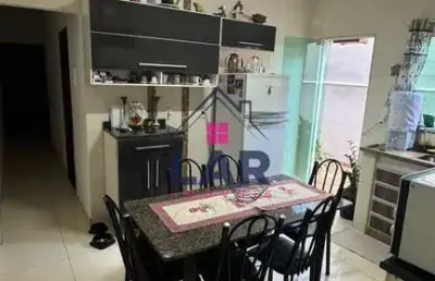 Vende-se esta casa com excelenete localização e acabamento