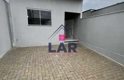 Vende-se casa com excelente localização e acabamento em pouso alegre