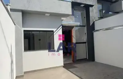 Casa com 3 quartos sendo 1 suíte com excelente localização e preço condizente