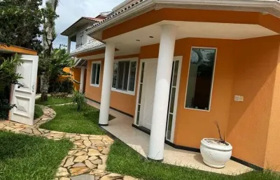 Casa de condomínio para venda com 280 metros quadrados com 4 quartos