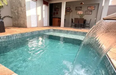 Casa maravilhosa poucos metros do parq sóter - três suítes com piscina e área gourmet
