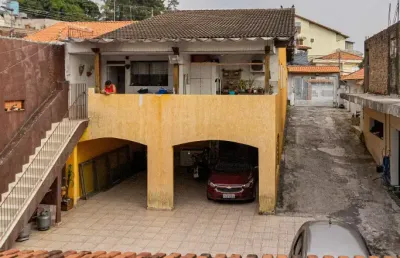 Ampla casa com 250 m² de área construída, oferecendo conforto e praticidade. conta com garagem para 3 veículos, ideal para famílias que valorizam espaço e comodidade.  ver menos