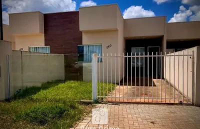 Casa com 2 quartos, móveis sob medida e terreno amplo