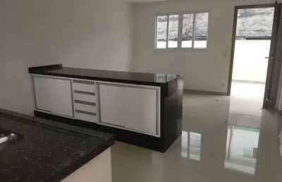 Sobrado à venda, 104 m², 2 quartos, 3 banheiros, 2 suítes