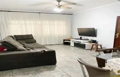 Sobrado à venda, 125 m², 4 quartos, 2 banheiros, 1 suíte
