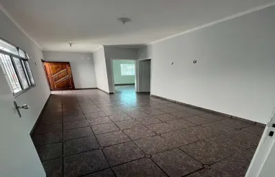 Casa à venda, 138 m², 2 quartos, 2 banheiros, 1 suíte