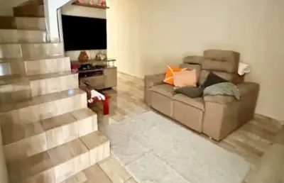 Sobrado à venda, 250 m², 3 quartos, 3 banheiros, 1 suíte